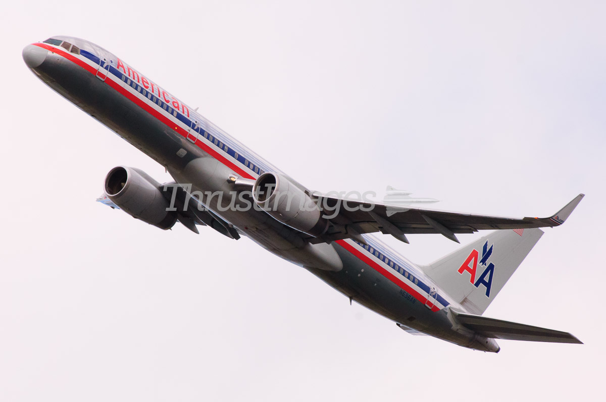 Boeing 757-223 N696AN / 5DP (cn 26976/627)